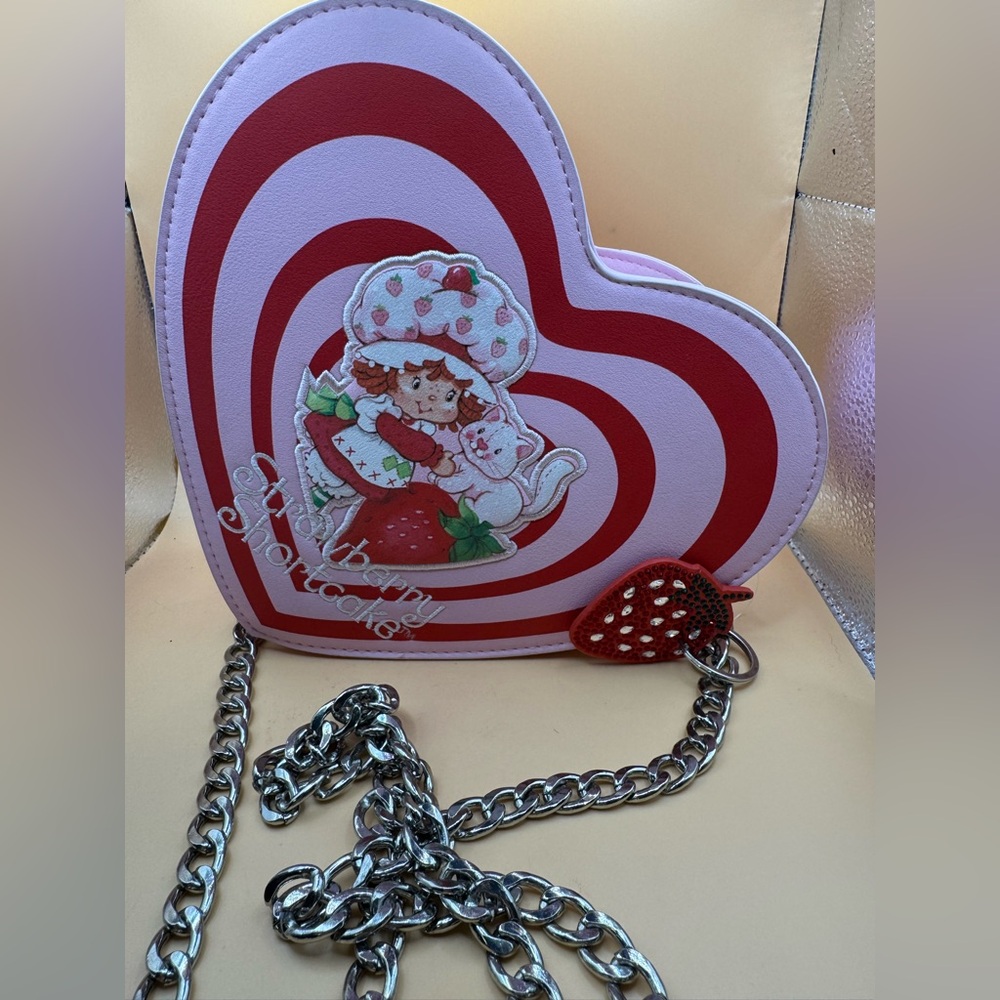Skinny dip strawberry shortcake heart and chain shoulder purse/ bag - Picture 2 of 16